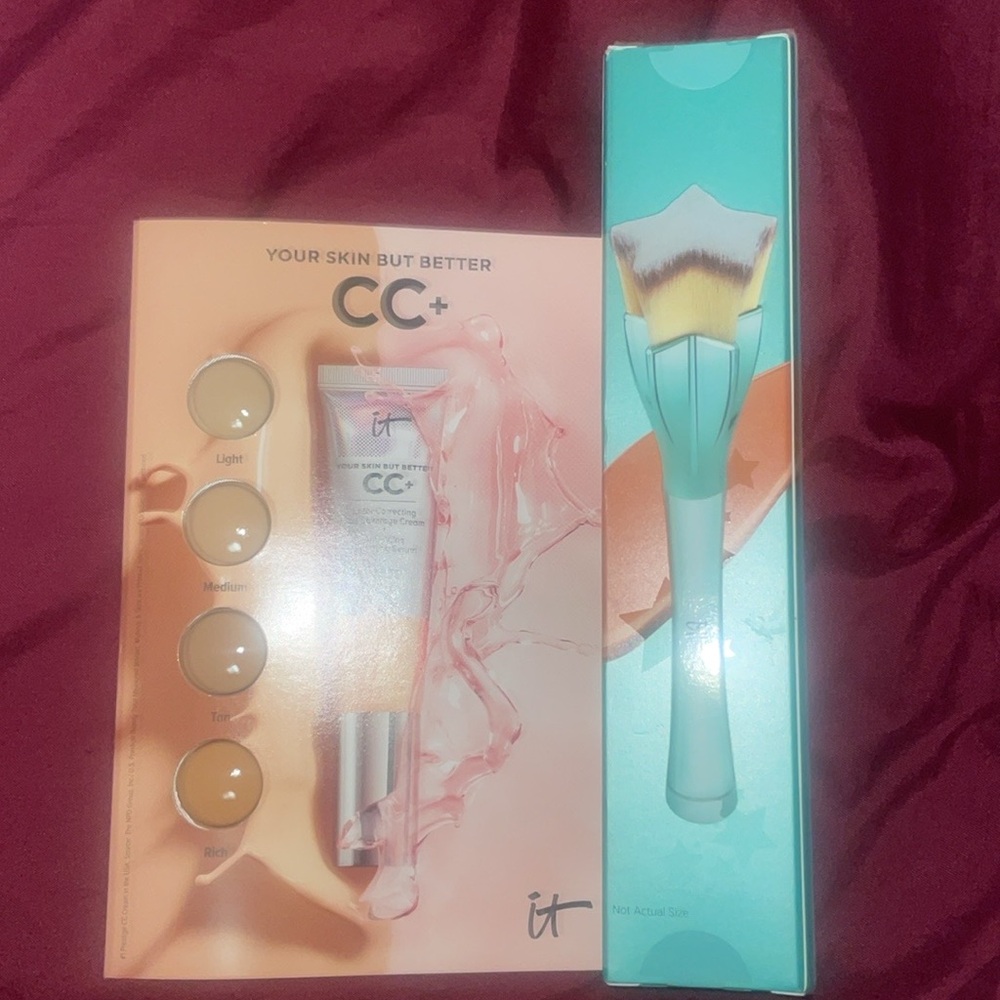 IT Cosmetics Limited Edition Super Star Foundation Brush bundle